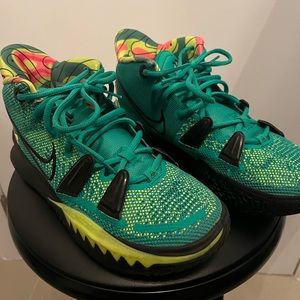Nike Kyrie ‘Ky-D Weatherman’ sneakers